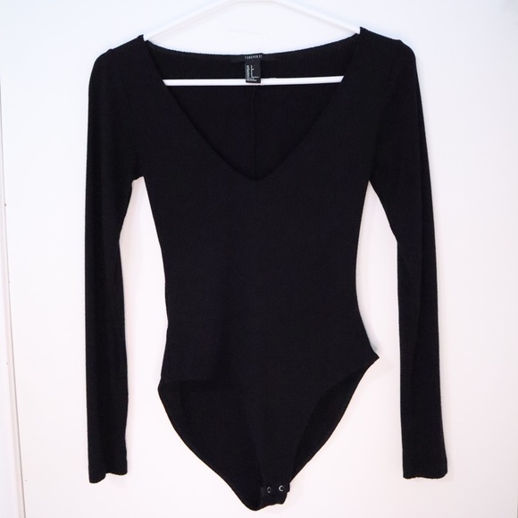 F21 Black V-Neck Ribbed Bodysuit - Picture 3 of 4